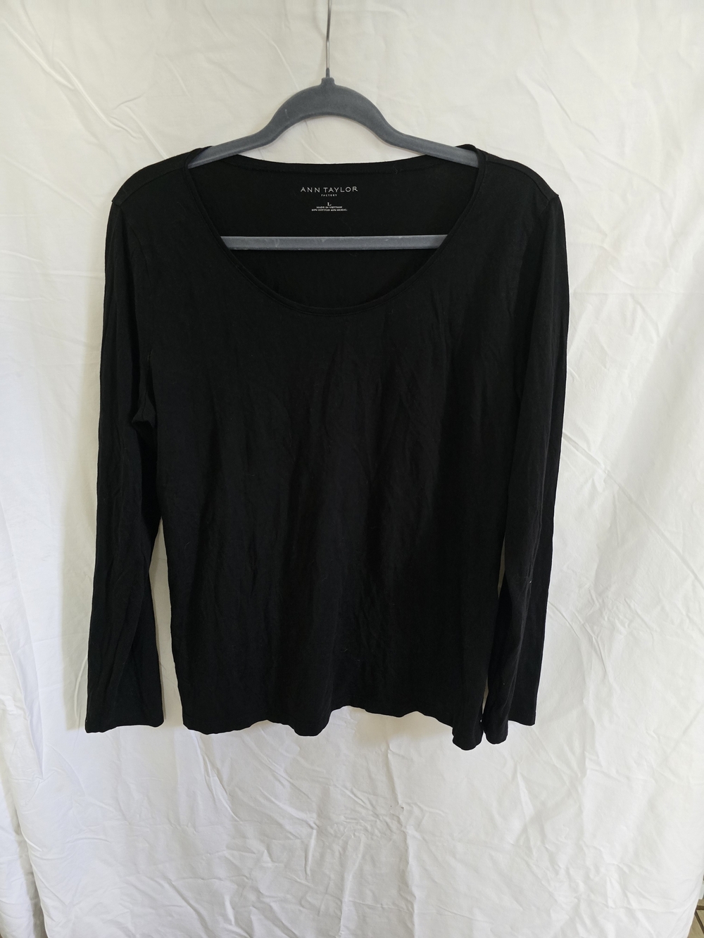 Ann Taylor Women's Black Long-Sleeve Scoop Neck Top